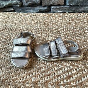 ECCO SOFT 5 3-STRAP SANDAL Rose Gold
Size 37